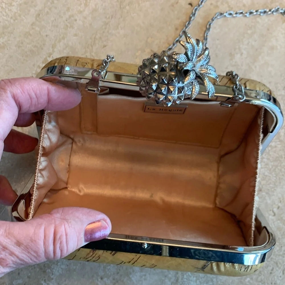 LA REGALE bag, hard sided cork clutch, chain, silver pineapple “kiss” clasp. EUC